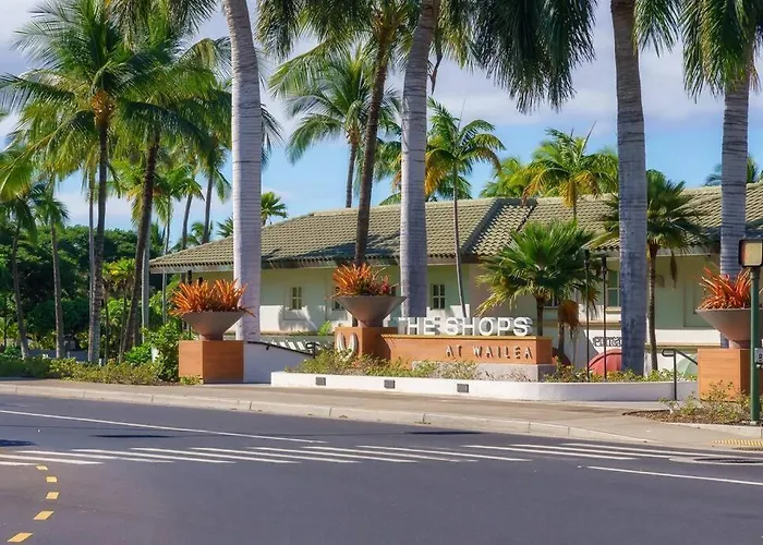 Aloha Moon - A Chic And Dreamy Modern Tropical Hideaway!